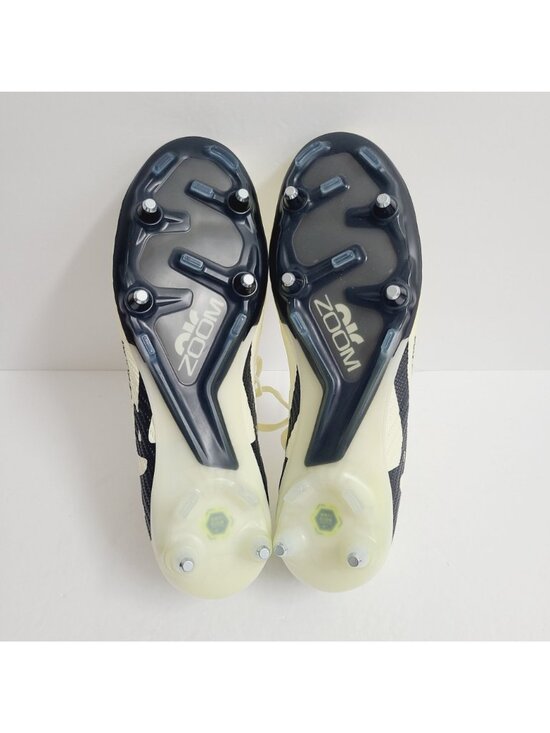 Athletic_Shoes